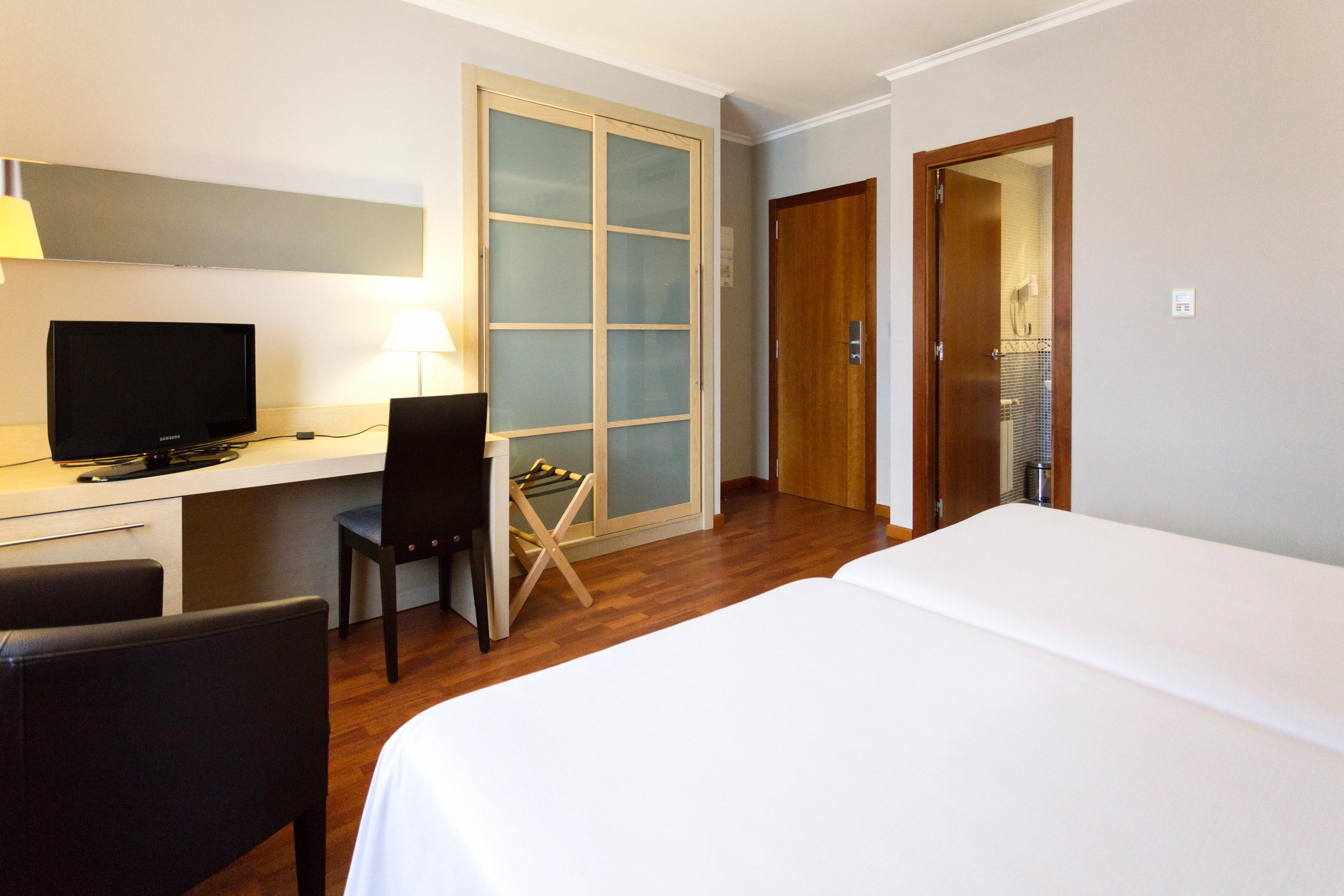 Hotel Valencia Ferrol Exteriör bild