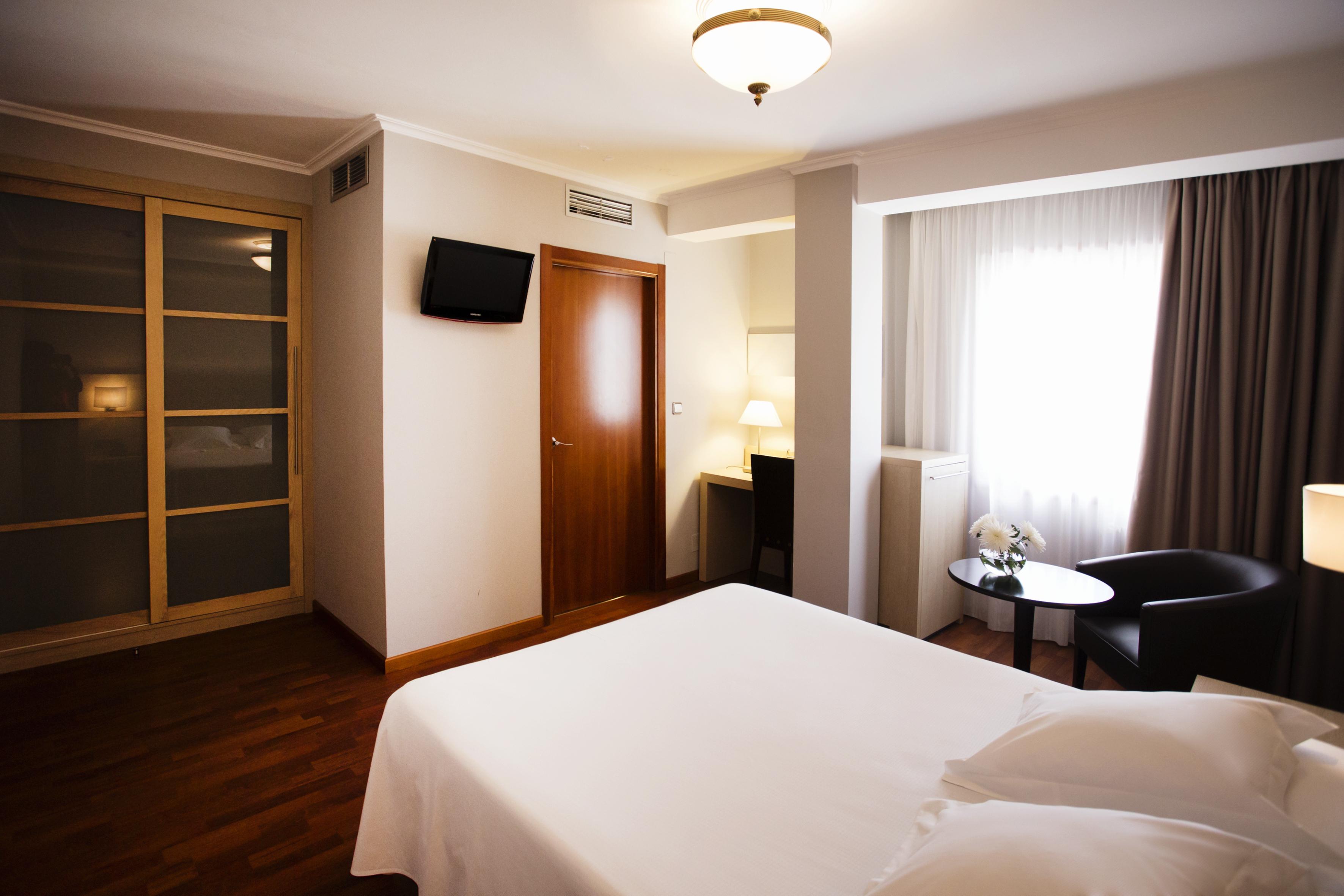 Hotel Valencia Ferrol Exteriör bild