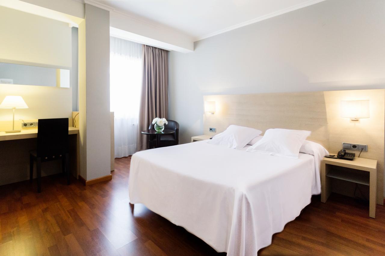 Hotel Valencia Ferrol Exteriör bild
